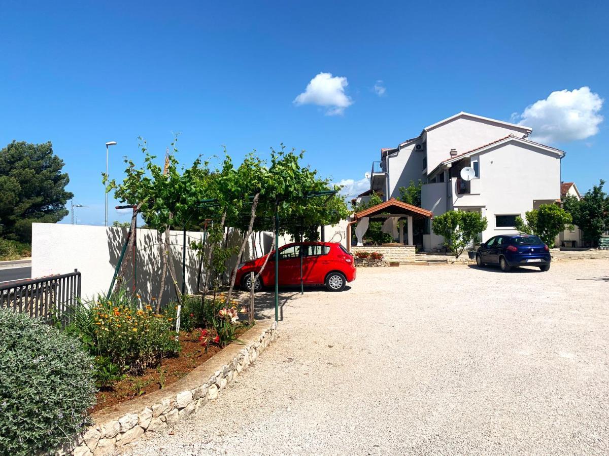Apartmani Kardum Brodarica Exterior photo