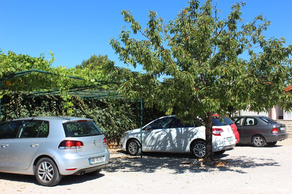 Apartmani Kardum Brodarica Exterior photo